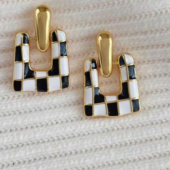 New checkerboard dangle earrings - Picture 2 of 3